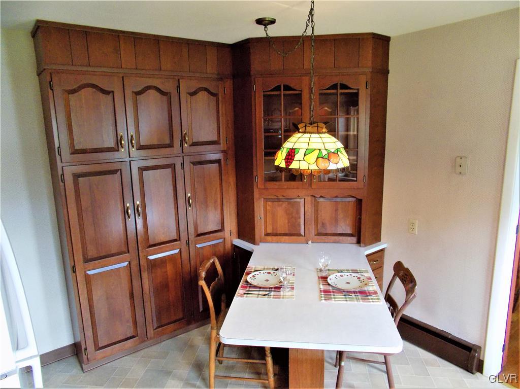 352 Barrett Road Emmaus, PA 18049 - Photo 8 of 25 Gallery Image 8