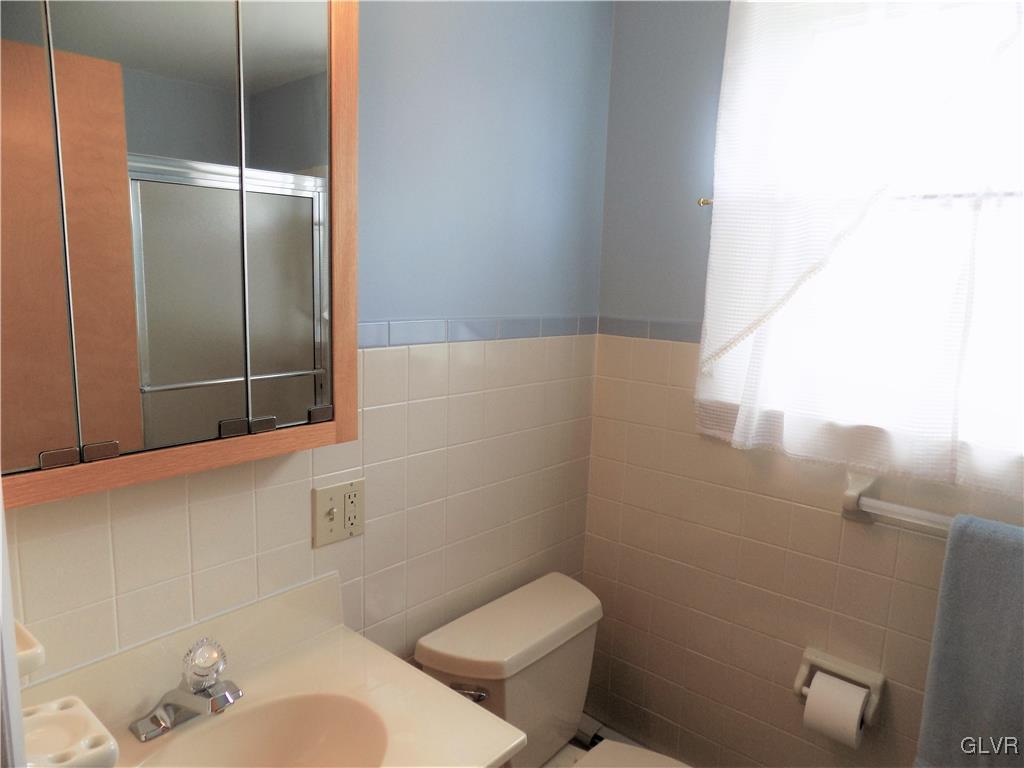 352 Barrett Road Emmaus, PA 18049 - Photo 10 of 25 Gallery Image 10