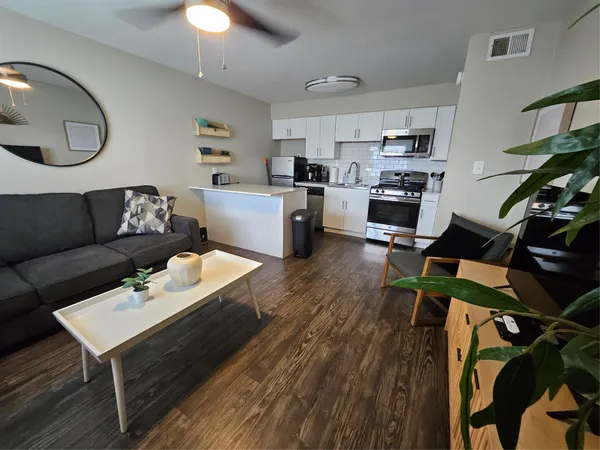 $900 | 3503 Harmon Avenue, Unit 103, Austin, TX 78705