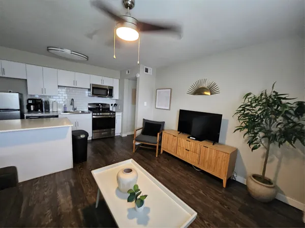 $900 | 3503 Harmon Avenue, Unit 103, Austin, TX 78705