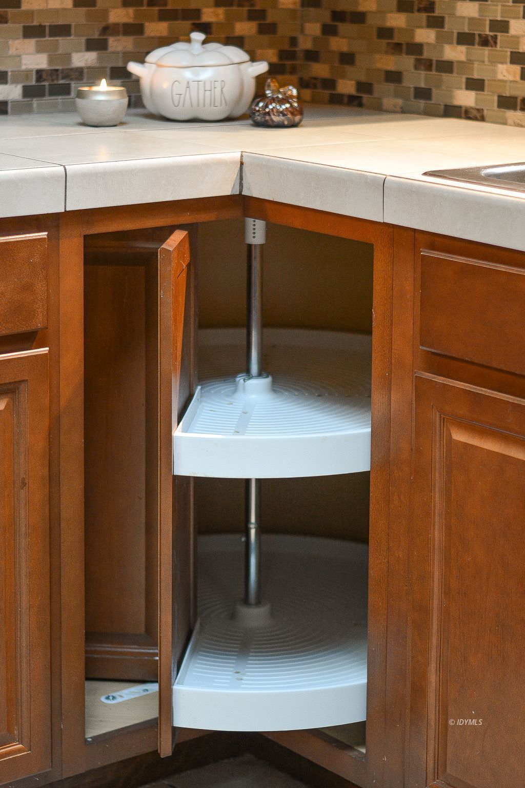 53545 Tollgate Road Idyllwild, CA 92549 - Photo 26 of 30 a room with a table and potted plant