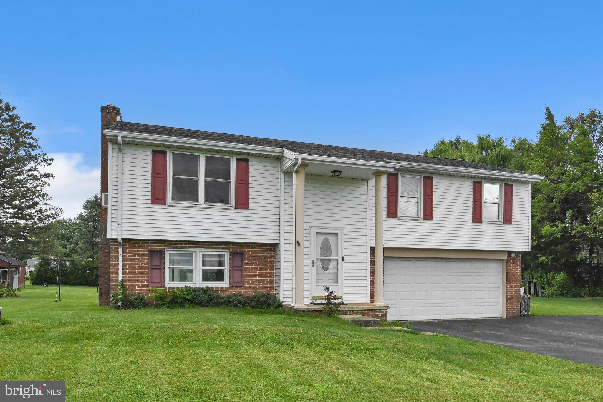 729 Lititz Road Manheim, PA 17545 - Photo 3 of 36 Exterior Front