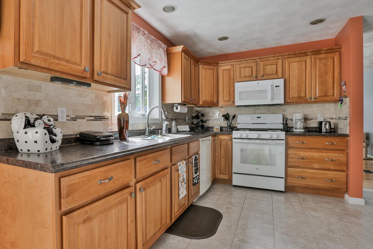19 Hadleigh Road Windham, NH 03087 - Photo 12 of 25