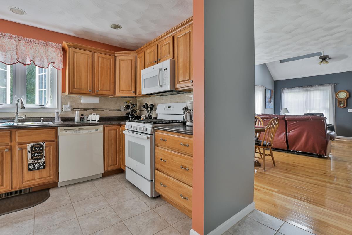 19 Hadleigh Road Windham, NH 03087 - Photo 9 of 25