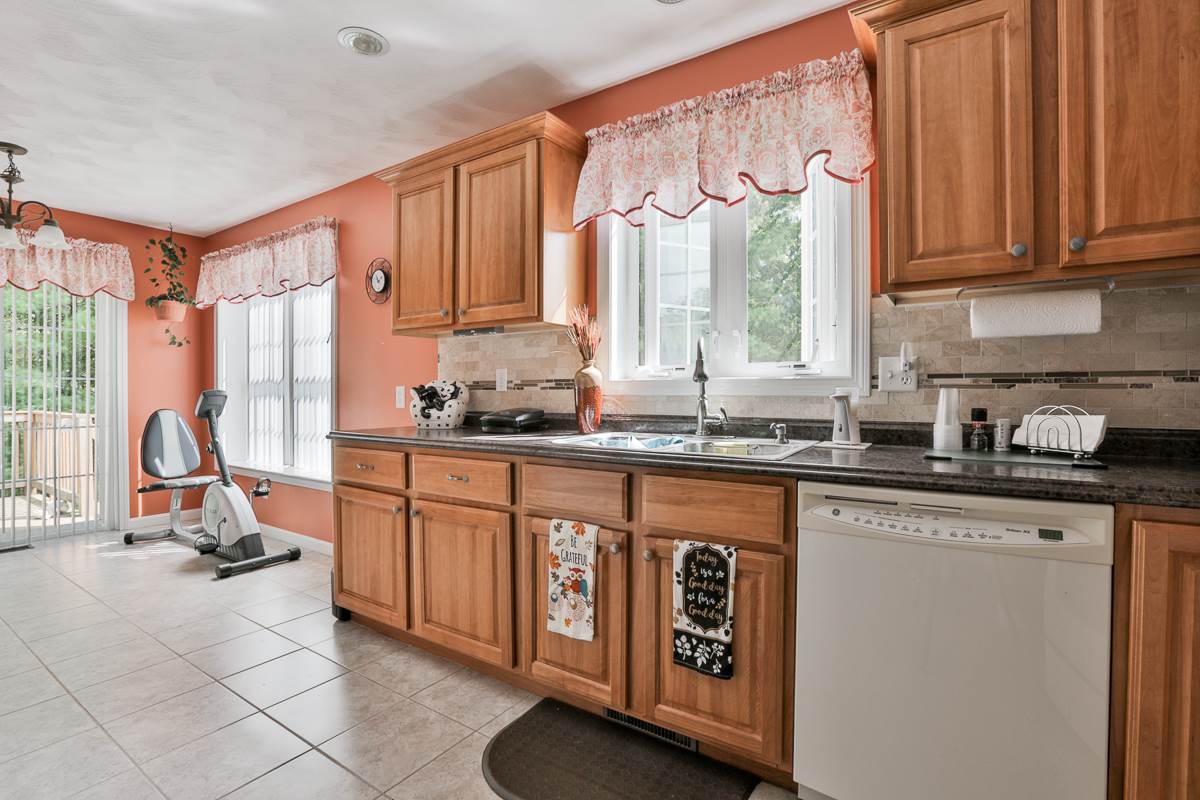 19 Hadleigh Road Windham, NH 03087 - Photo 10 of 25