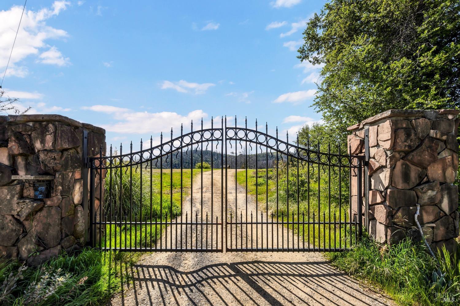 7777 Mill Creek Road Healdsburg, CA 95448 - Photo 8 of 18 a view of a roof deck
