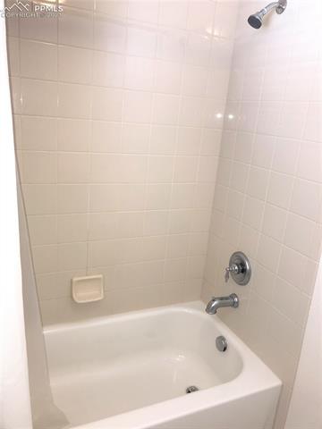 4160 Diamond Ridge View Colorado Springs, CO 80918 - Photo 17 of 26 Mater Tub/Shower