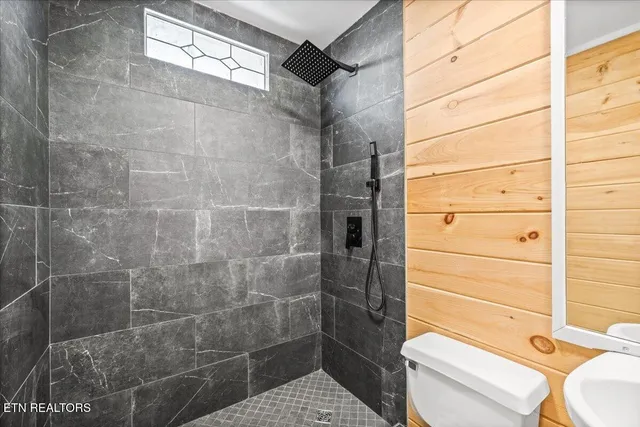 $225,000 | 306 East Walden Street, La Follette, TN 37766