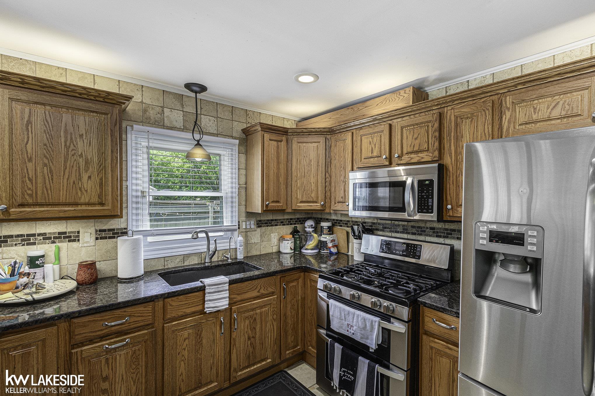 3200 Spring Meadow Drive Rochester, MI 48306 - Photo 12 of 33