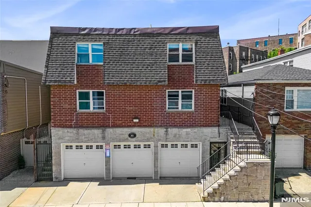 $285,000 | 161 18th Street, Unit 4C, Union City, NJ 07087