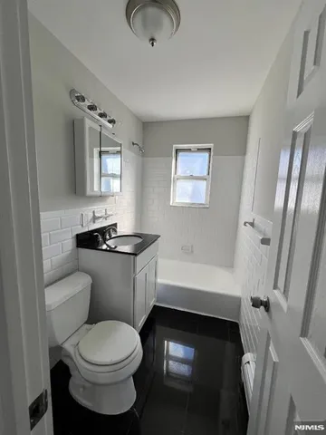 $285,000 | 161 18th Street, Unit 4C, Union City, NJ 07087