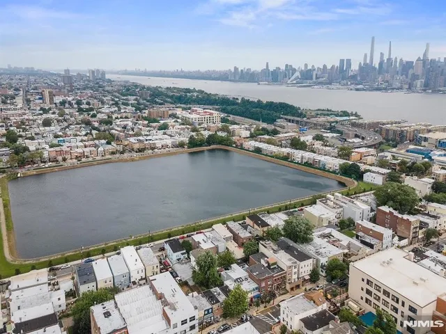 $285,000 | 161 18th Street, Unit 4C, Union City, NJ 07087