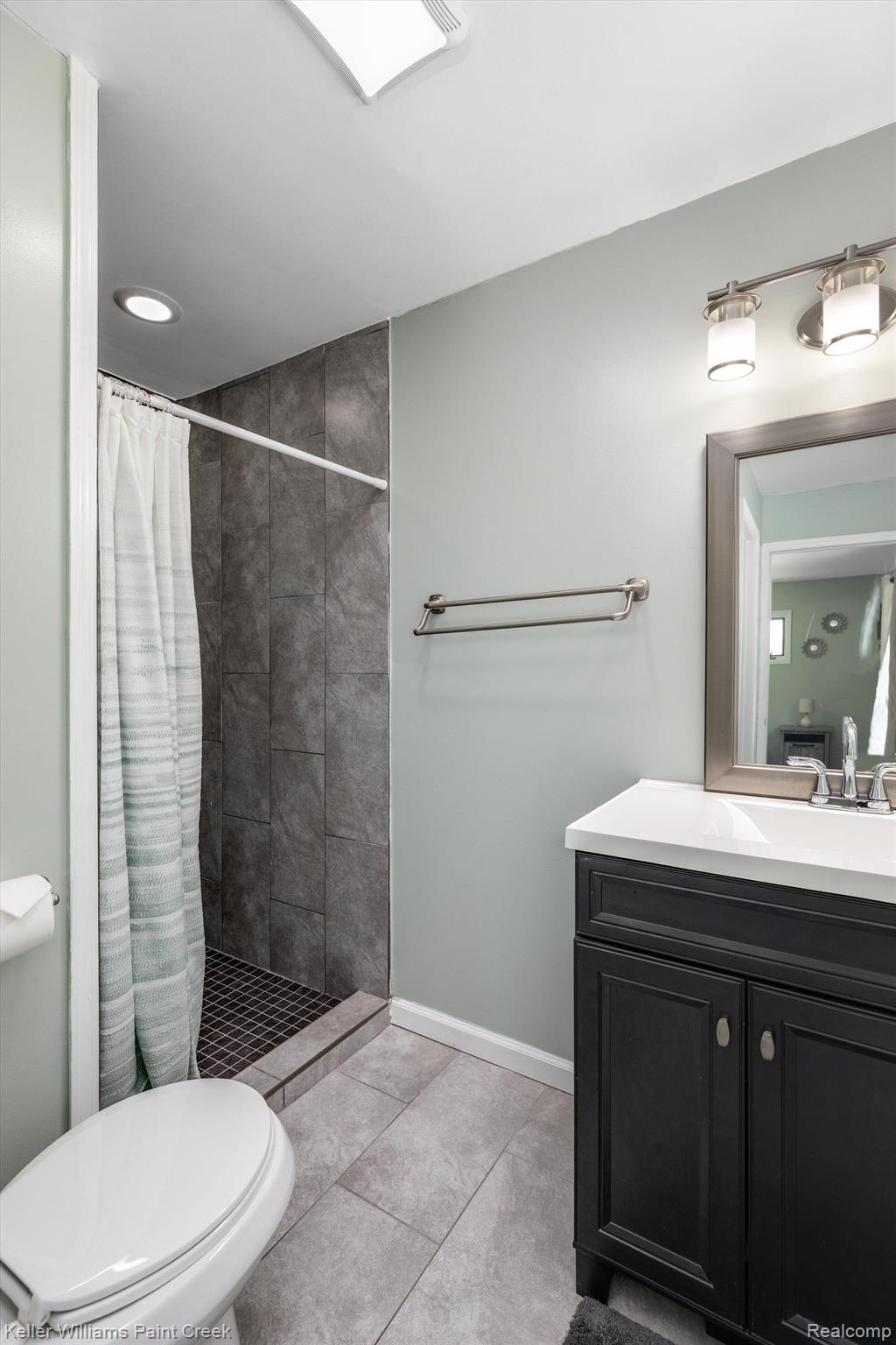 2041 Milverton Road Troy, MI 48083 - Photo 31 of 38 Bathroom