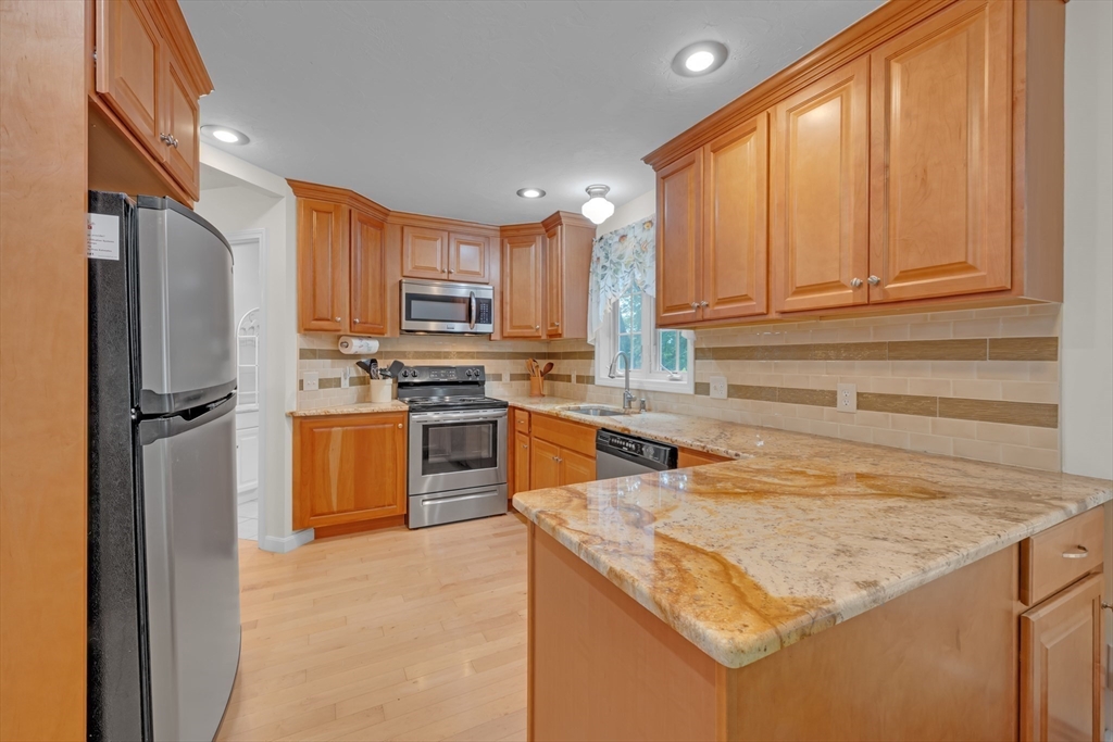 271 Mashapaug Road Holland, MA 01521 - Photo 7 of 20 Gallery Image 7