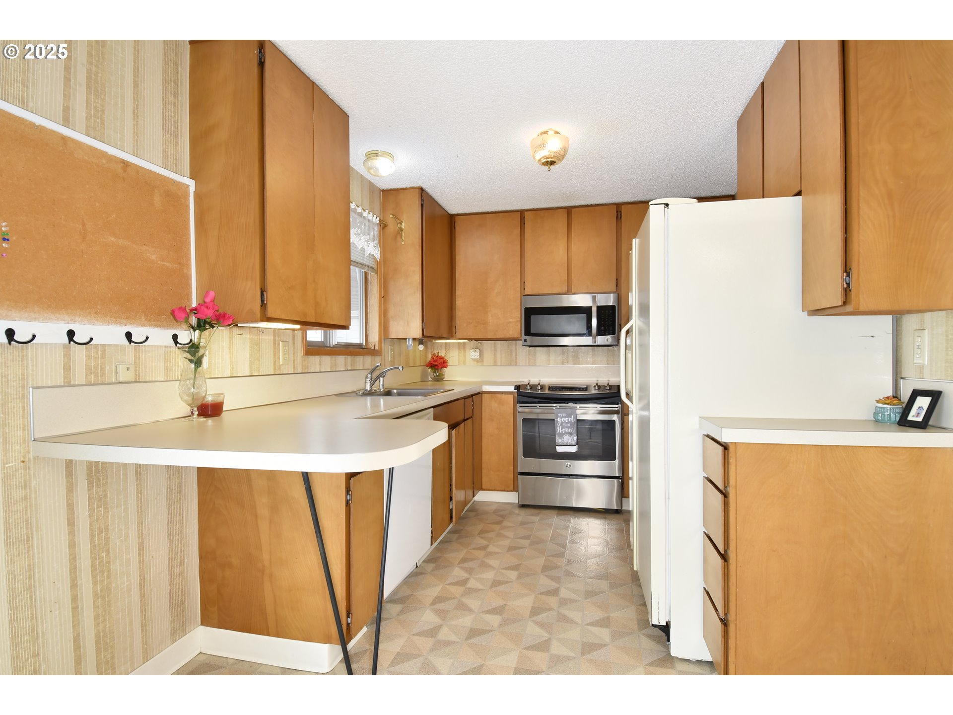 579 Northeast Fleming Avenue, Unit C41 Gresham, OR 97030 - Photo 8 of 32 a kitchen with stainless steel appliances a sink and a refrigerator