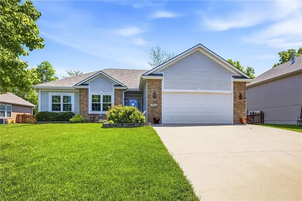 $385,000 | 1609 Southeast Dalton Drive, Lee's Summit, MO 64081