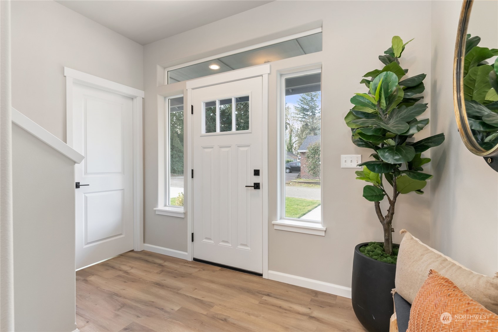 9828 Meadow Road Southwest Lakewood, WA 98499 - Photo 4 of 40