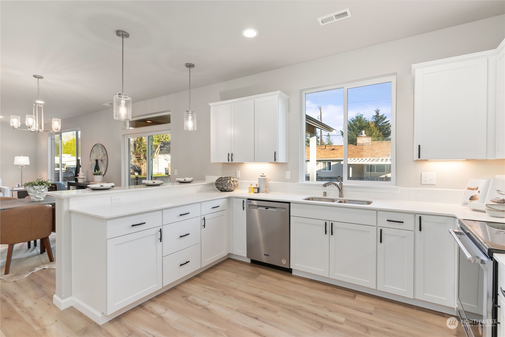 9828 Meadow Road Southwest Lakewood, WA 98499 - Photo 10 of 40