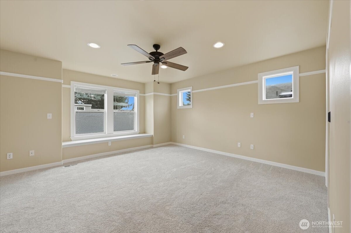 10217 Southeast 237th Street Kent, WA 98031 - Photo 12 of 22