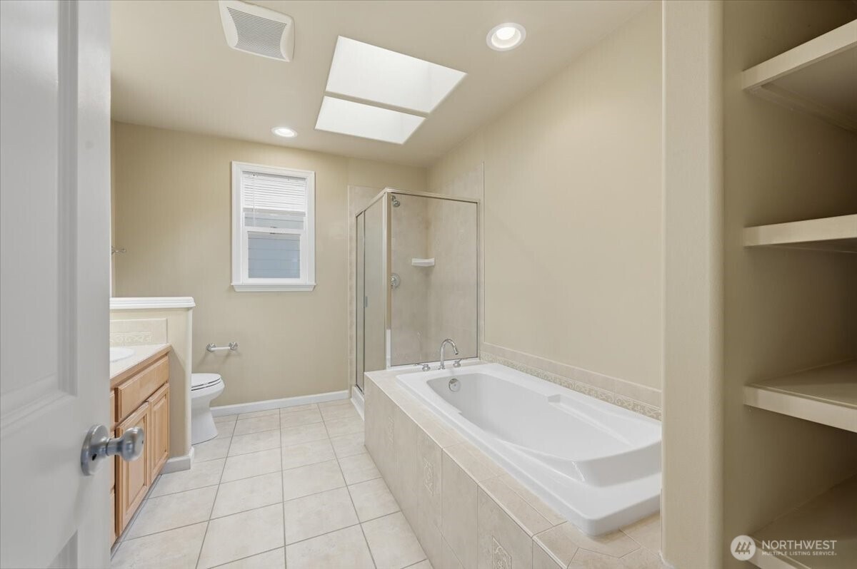 10217 Southeast 237th Street Kent, WA 98031 - Photo 13 of 22