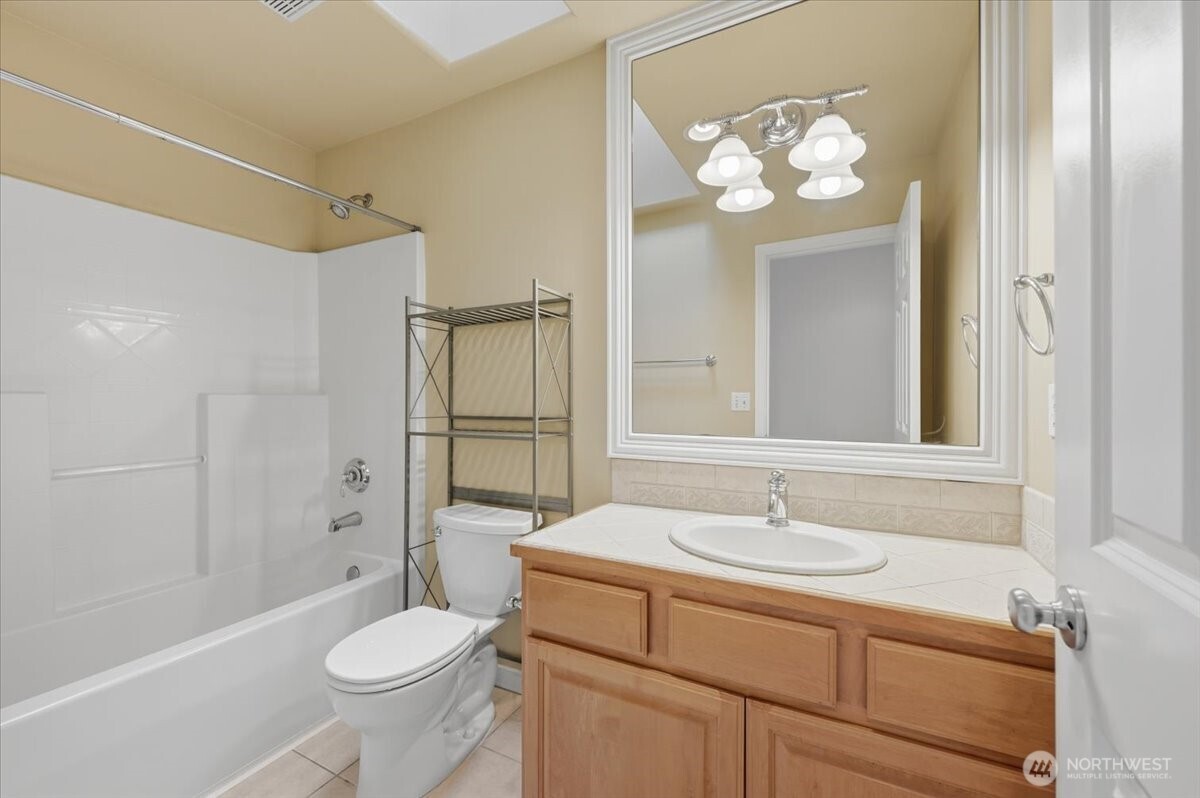 10217 Southeast 237th Street Kent, WA 98031 - Photo 18 of 22