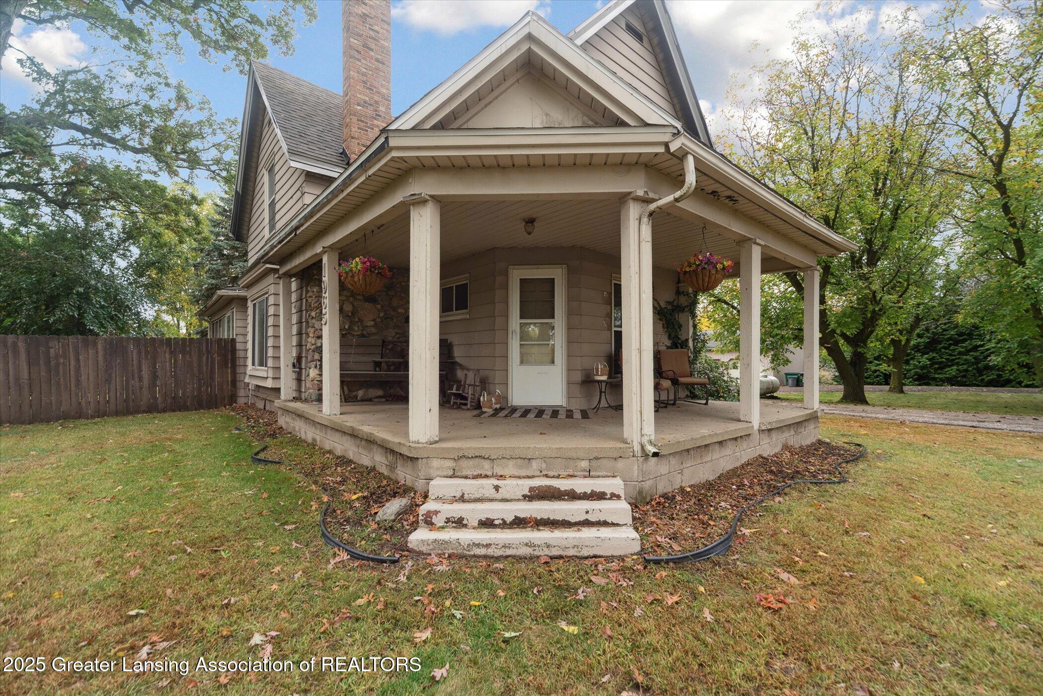 1965 East Round Lake Road Dewitt, MI 48820 - Photo 4 of 41 Front Porch