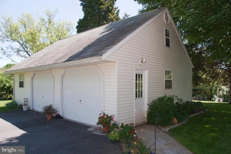 8011 Redstone Road Kingsville, MD 21087 - Photo 6 of 30 Garage 1