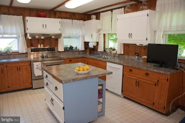8011 Redstone Road Kingsville, MD 21087 - Photo 7 of 30 Kitchen