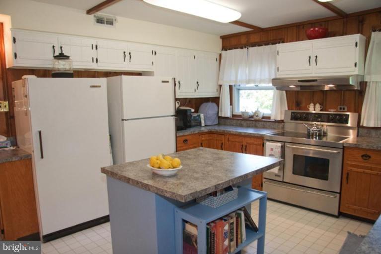 8011 Redstone Road Kingsville, MD 21087 - Photo 9 of 30 Kitchen #3