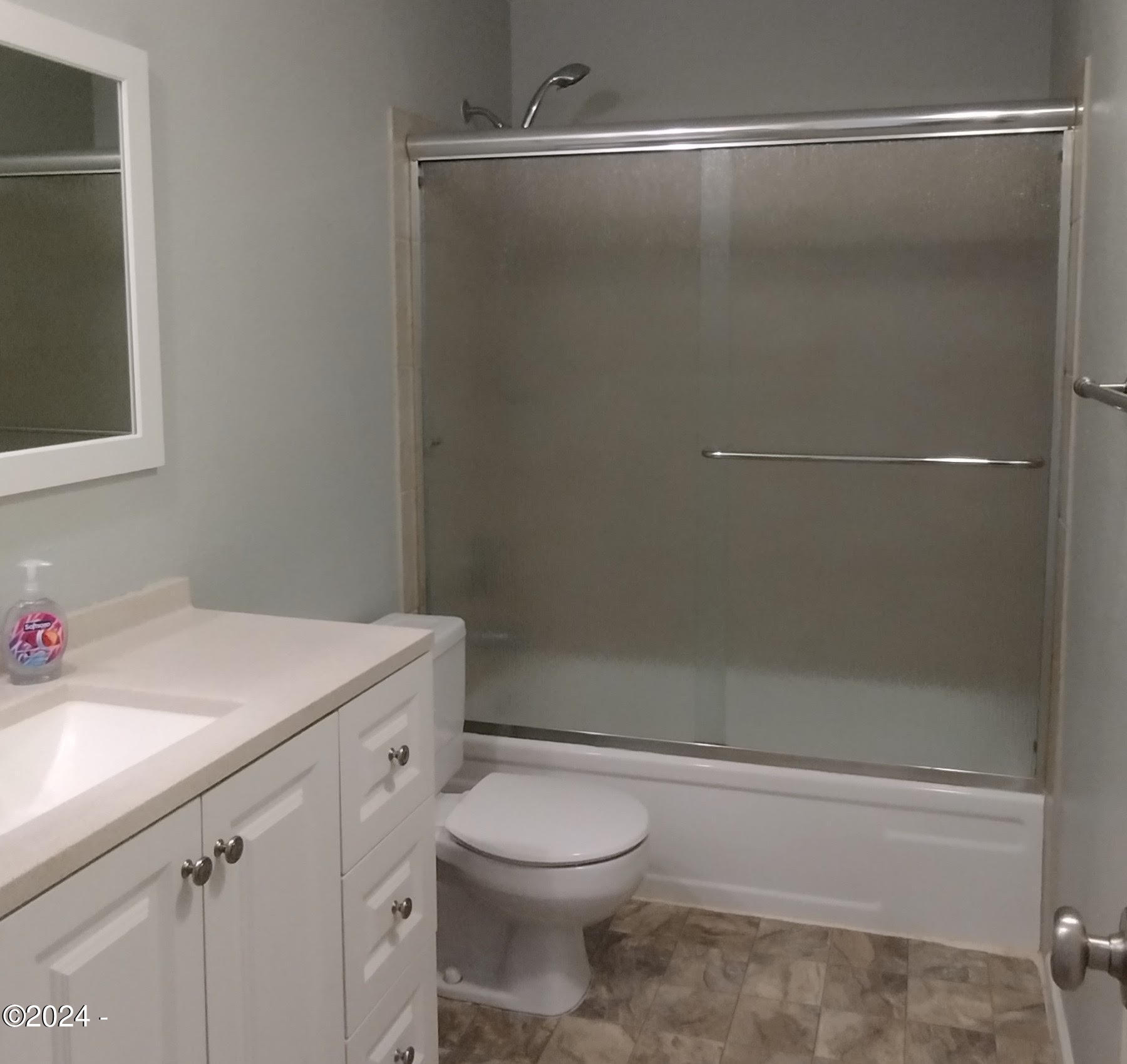 630 Southwest Fall Street Newport, OR 97365 - Photo 14 of 28 Upper Bath