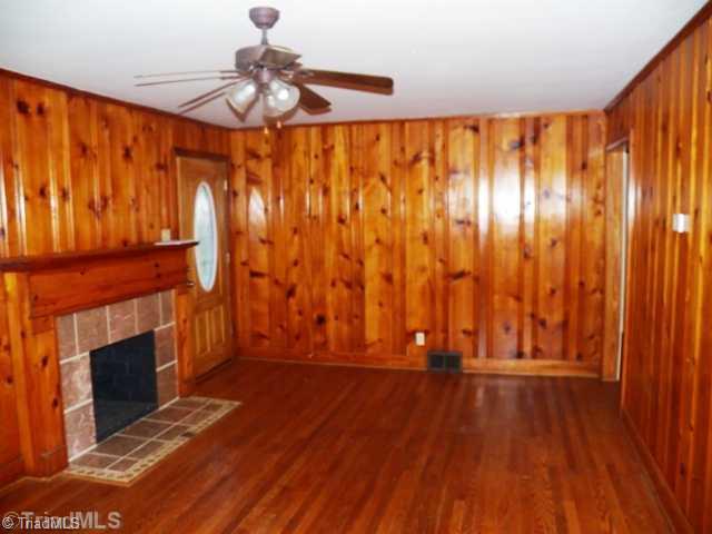 527 Motor Road Winston-Salem, NC 27105 - Photo 2 of 10 Living Room.