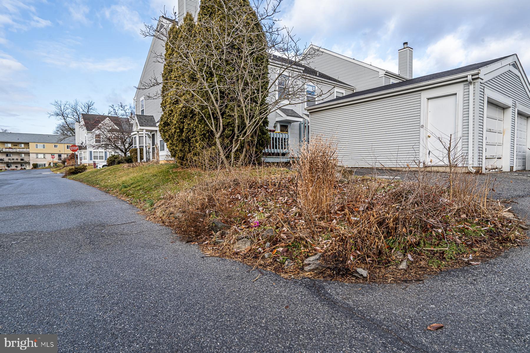 1262 Forest Road Whitehall, PA 18052 - Photo 4 of 24 Gallery Image 4