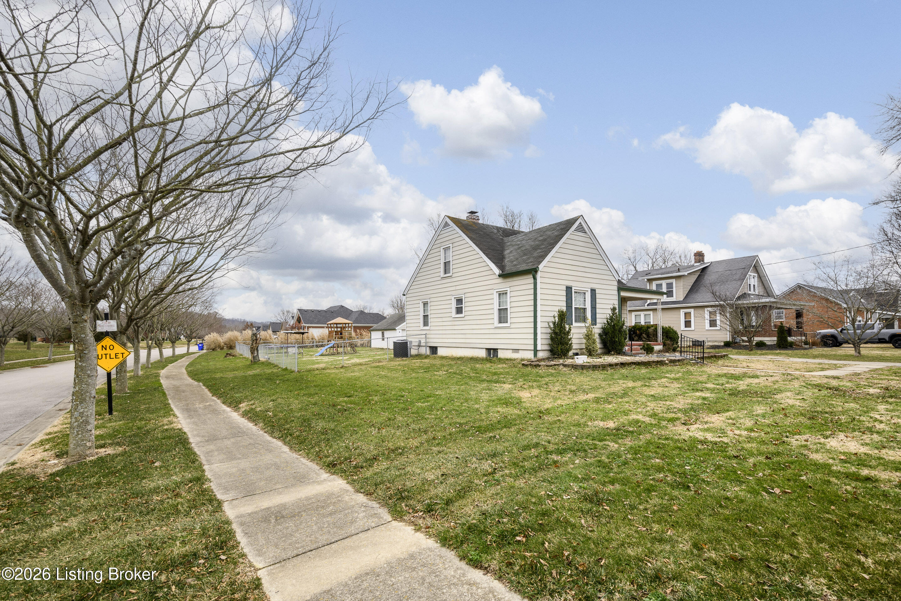 5208 Valley Station Road Louisville, KY 40272 - Photo 3 of 35 DHI-103