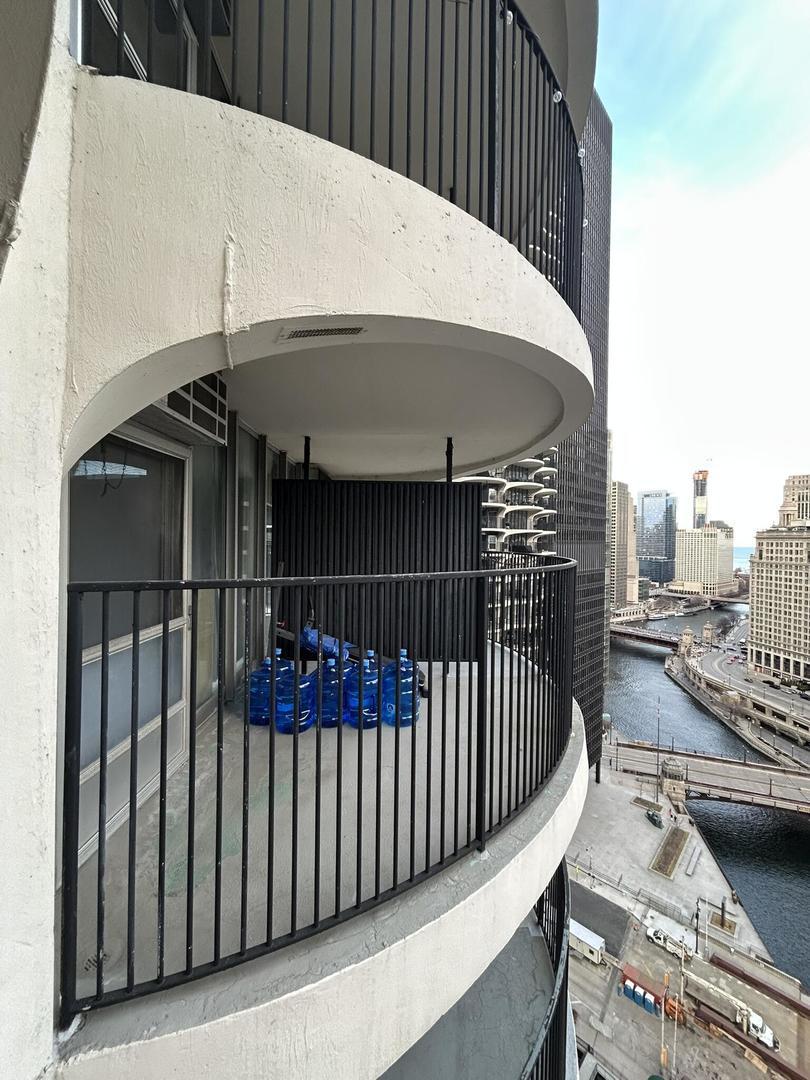 300 North State Street, Unit 2910 Chicago, IL 60654 - Photo 18 of 22