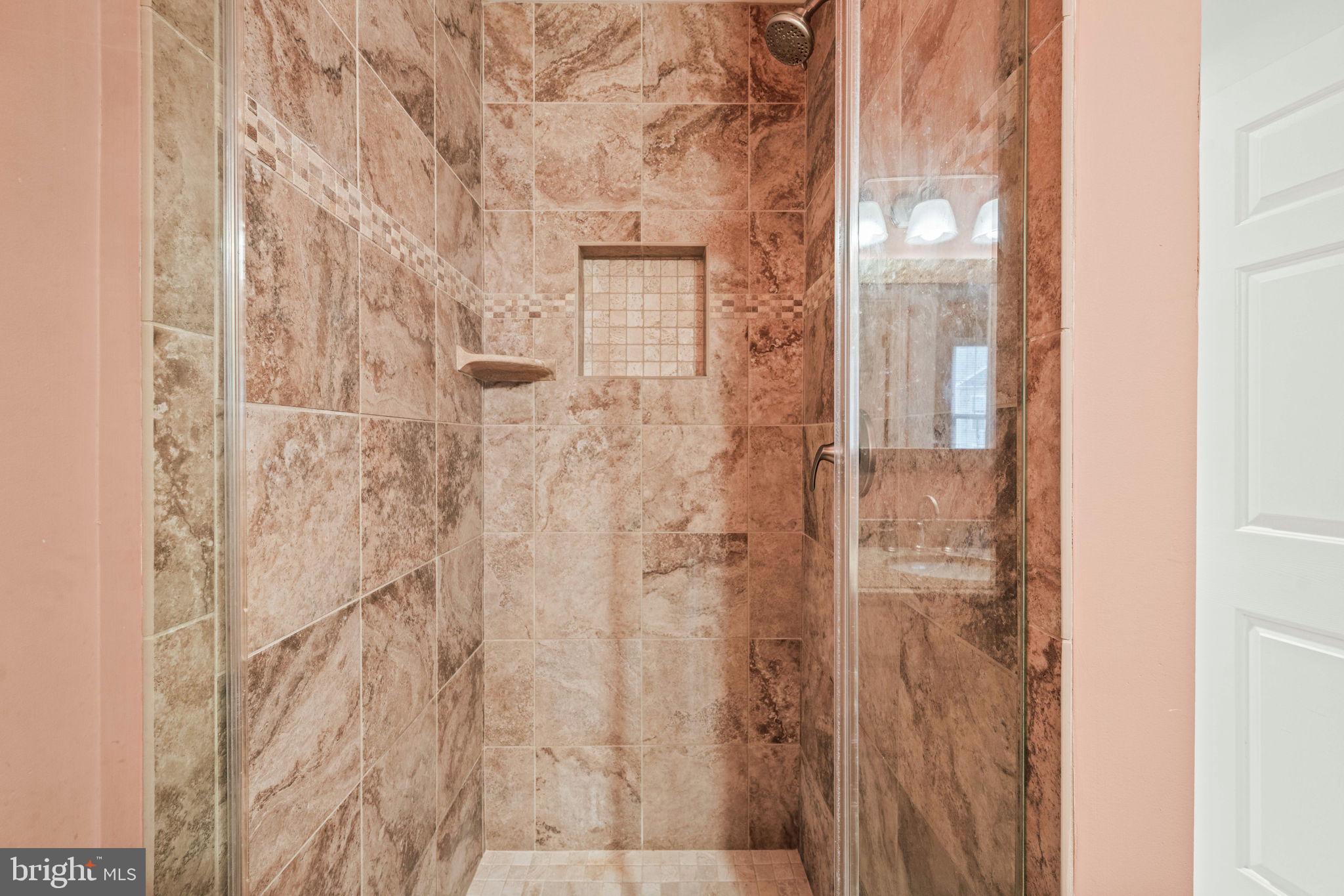 913 Rolfe Place Alexandria, VA 22314 - Photo 22 of 49 Shower