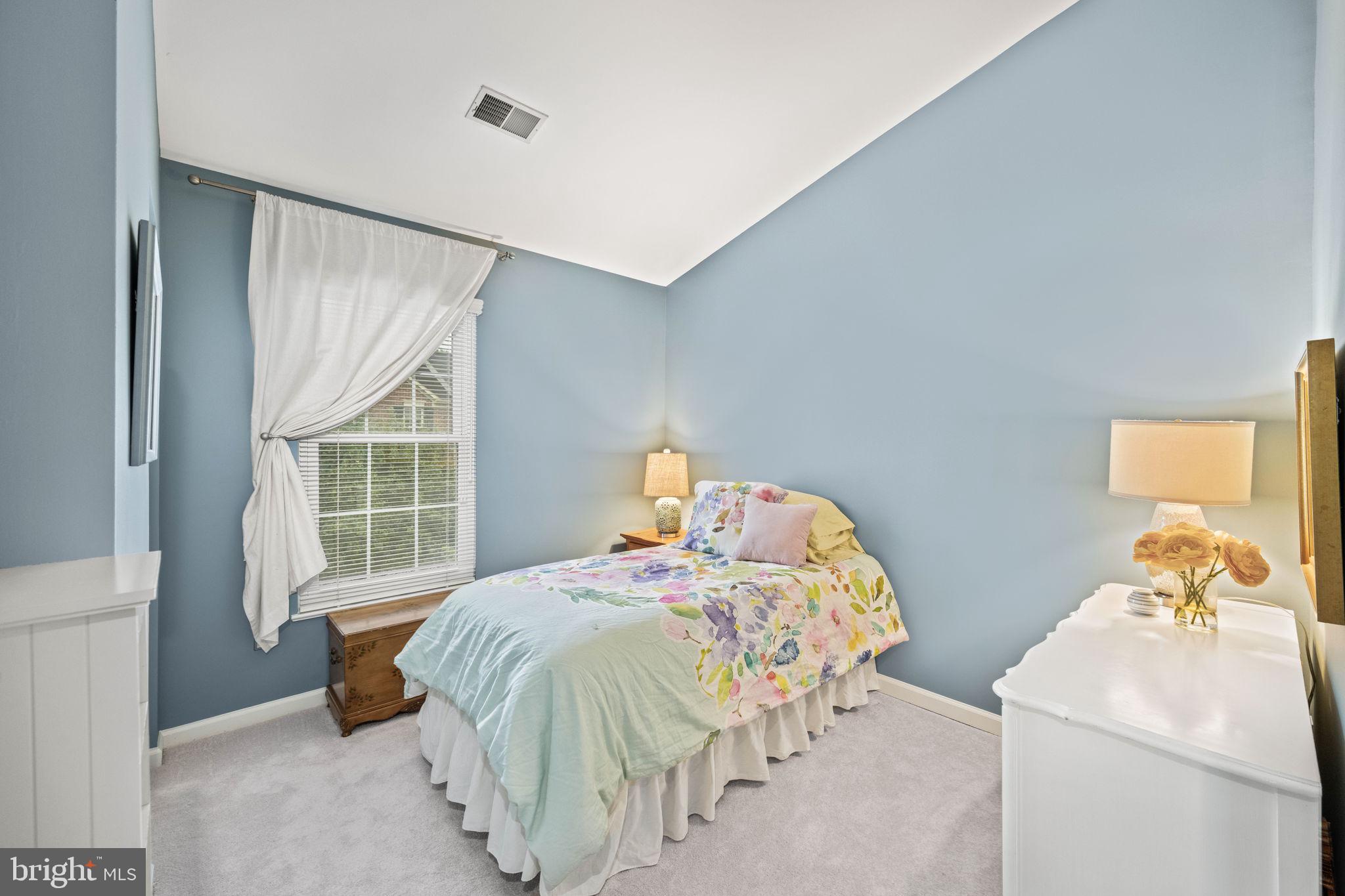 913 Rolfe Place Alexandria, VA 22314 - Photo 28 of 49 Bedroom 3