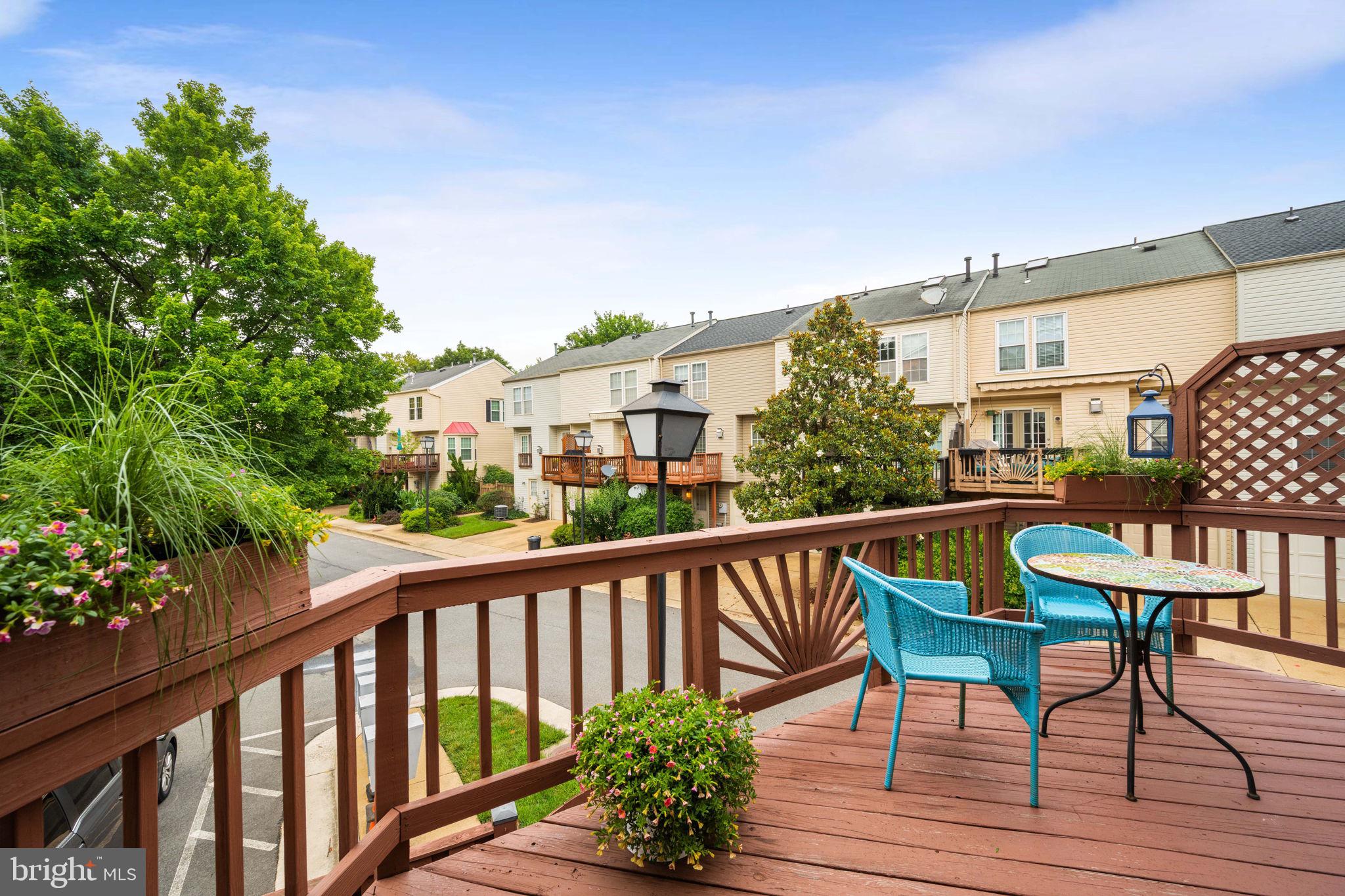 913 Rolfe Place Alexandria, VA 22314 - Photo 33 of 49 Relaxing or entertaining, plenty of room