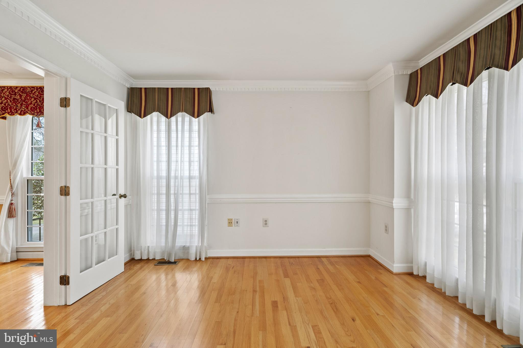 109 Englefield Drive Gaithersburg, MD 20878 - Photo 22 of 67 a view of a room with wooden floor and a window
