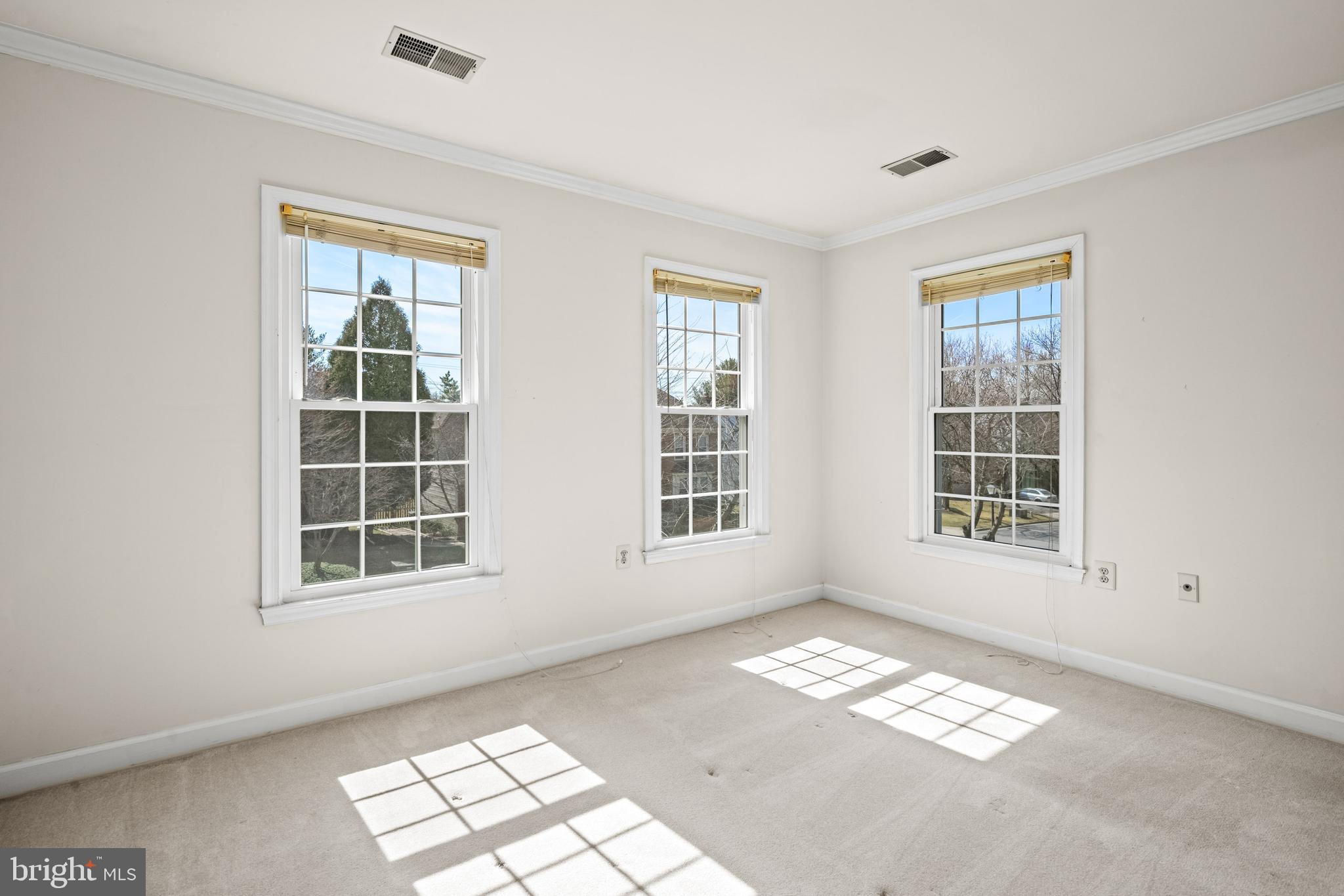 109 Englefield Drive Gaithersburg, MD 20878 - Photo 38 of 67 a view of empty room with windows