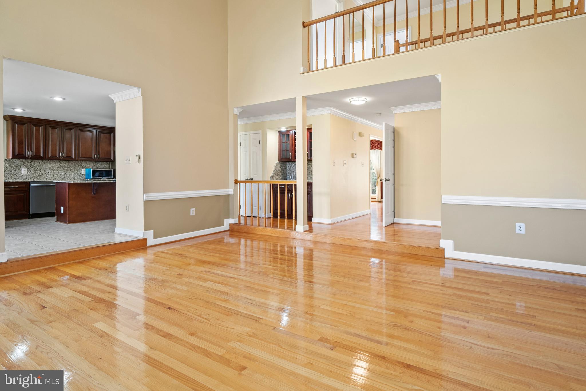 109 Englefield Drive Gaithersburg, MD 20878 - Photo 7 of 67 a view of a living room