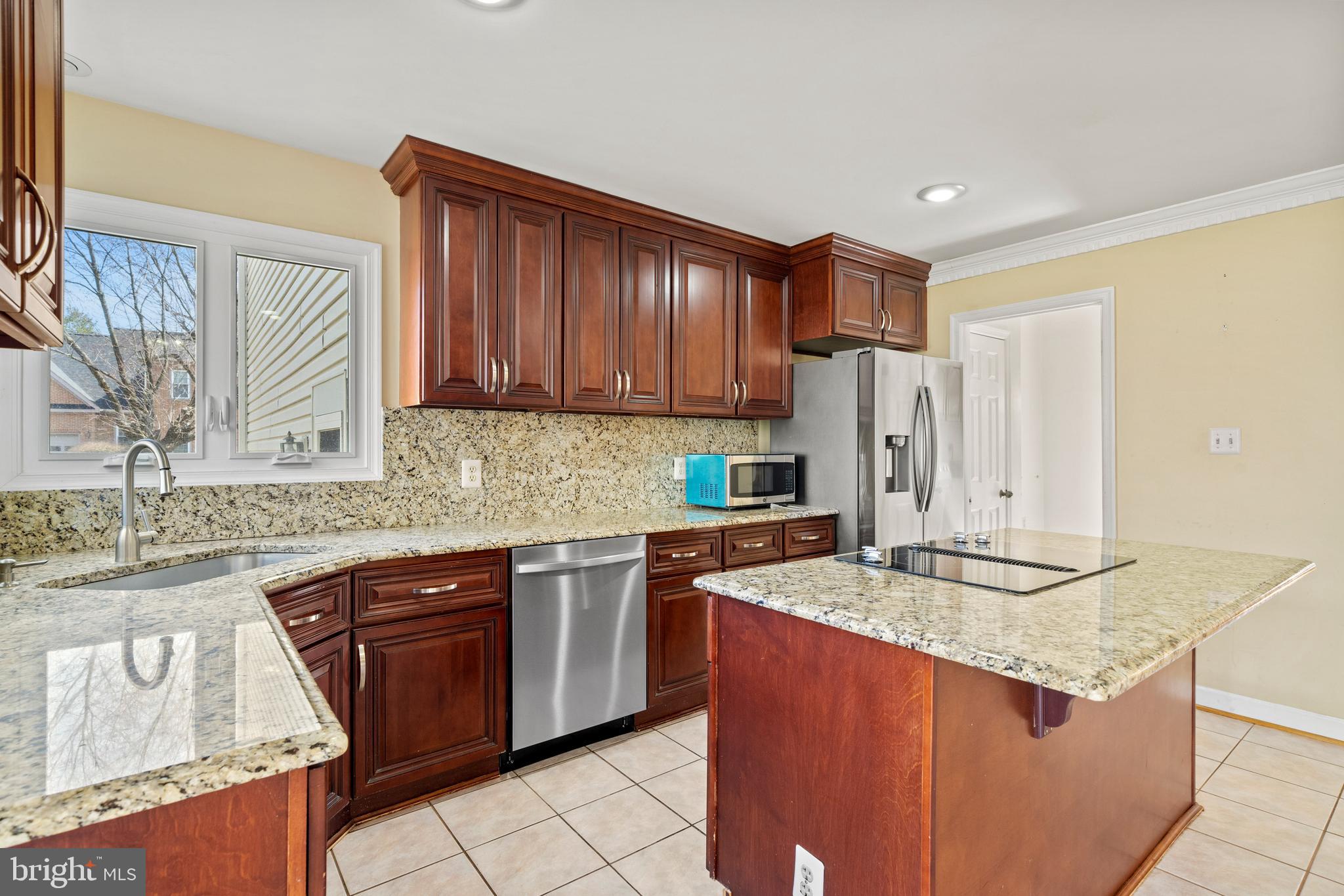 109 Englefield Drive Gaithersburg, MD 20878 - Photo 10 of 67 a kitchen with stainless steel appliances granite countertop a sink stove and refrigerator