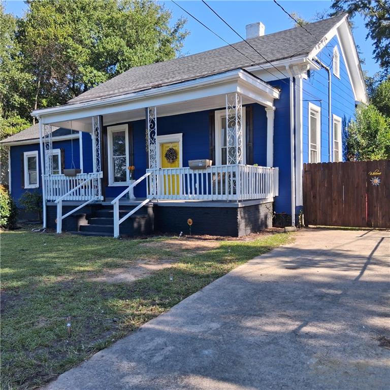 a front view of house with yard