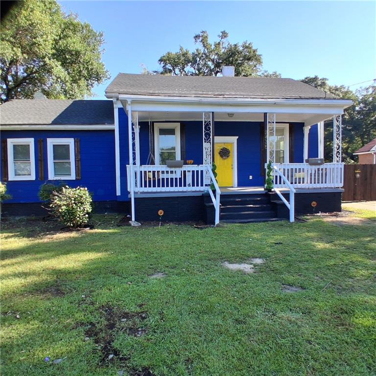 3435 Hillcrest Road Macon, GA 31204 - Photo 2 of 14 a front view of a house with garden