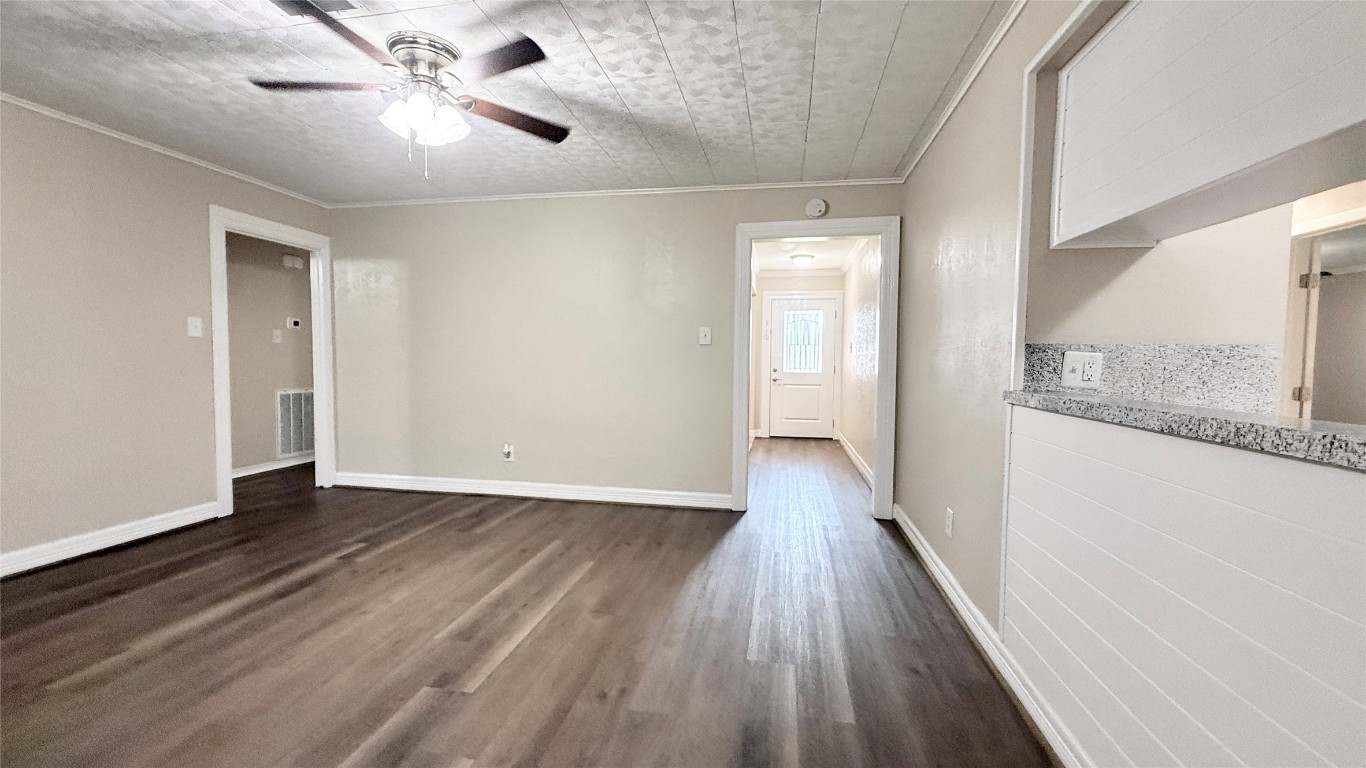 109 Houston Street Angleton, TX 77515 - Photo 7 of 29