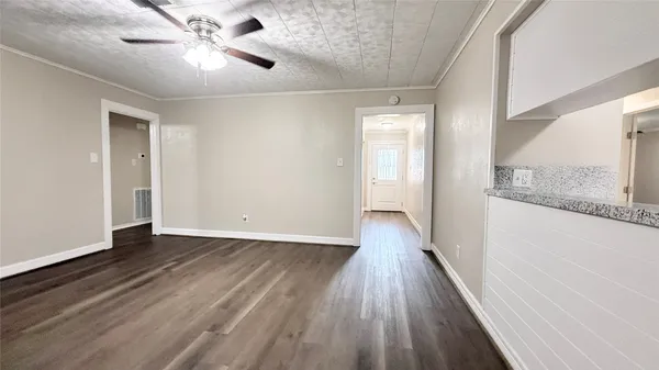 $1,950 | 109 Houston Street, Angleton, TX 77515