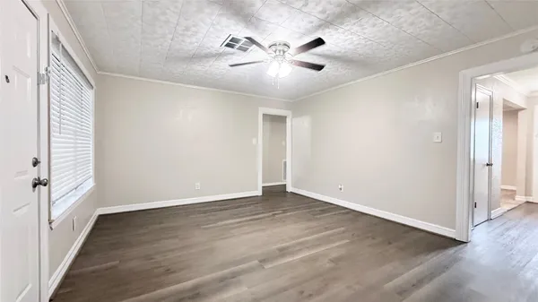 $1,950 | 109 Houston Street, Angleton, TX 77515