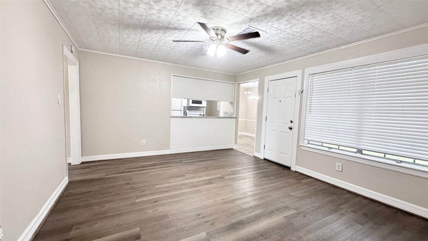 109 Houston Street Angleton, TX 77515 - Photo 9 of 29