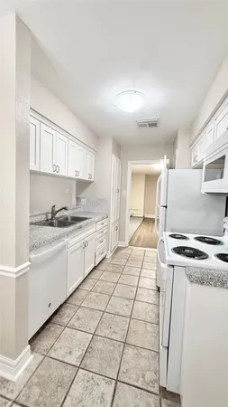 $1,950 | 109 Houston Street, Angleton, TX 77515