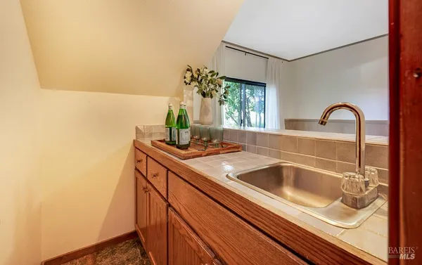 a close view of sink and tap