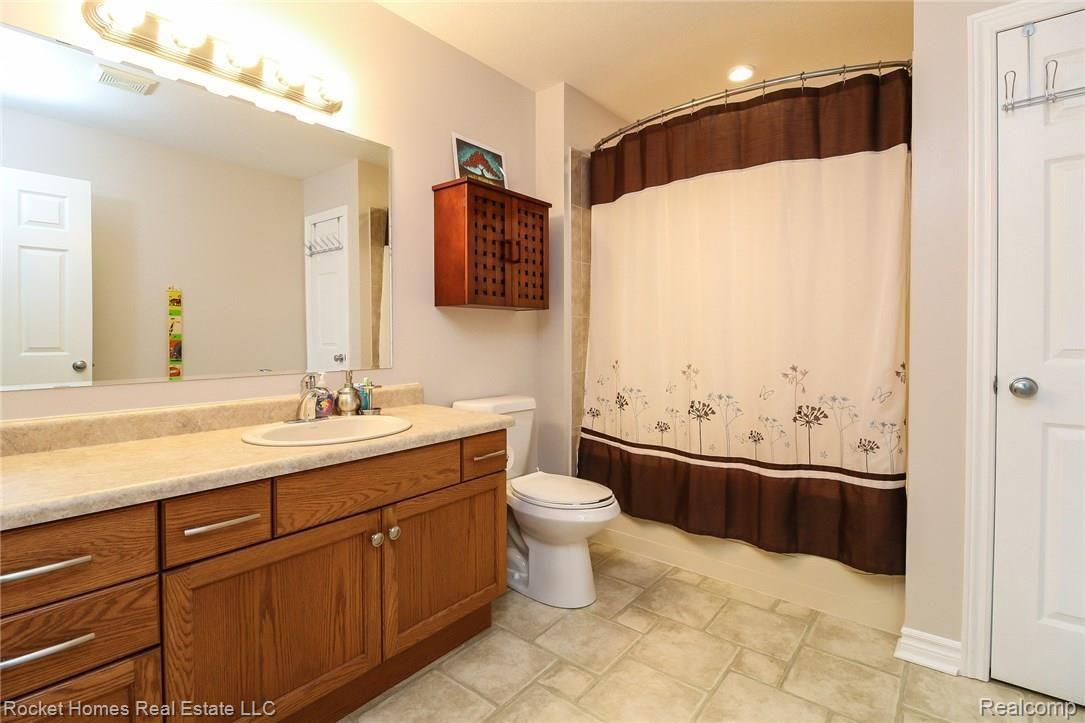 15325 Hannan Road Romulus, MI 48174 - Photo 20 of 28 026-Bathroom-4002960-medium.jpg
